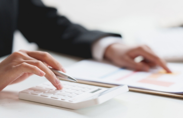 交渉する弁護士