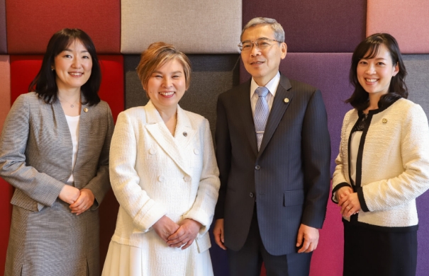 弁護士チームの写真